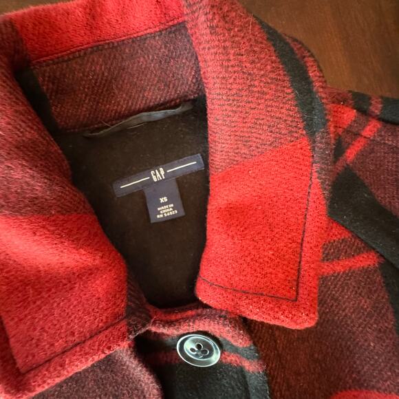 GAP Wool Blend Mid Length Winter Coat Size XS Red Black Plaid Pockets Belt - Picture 3 of 10